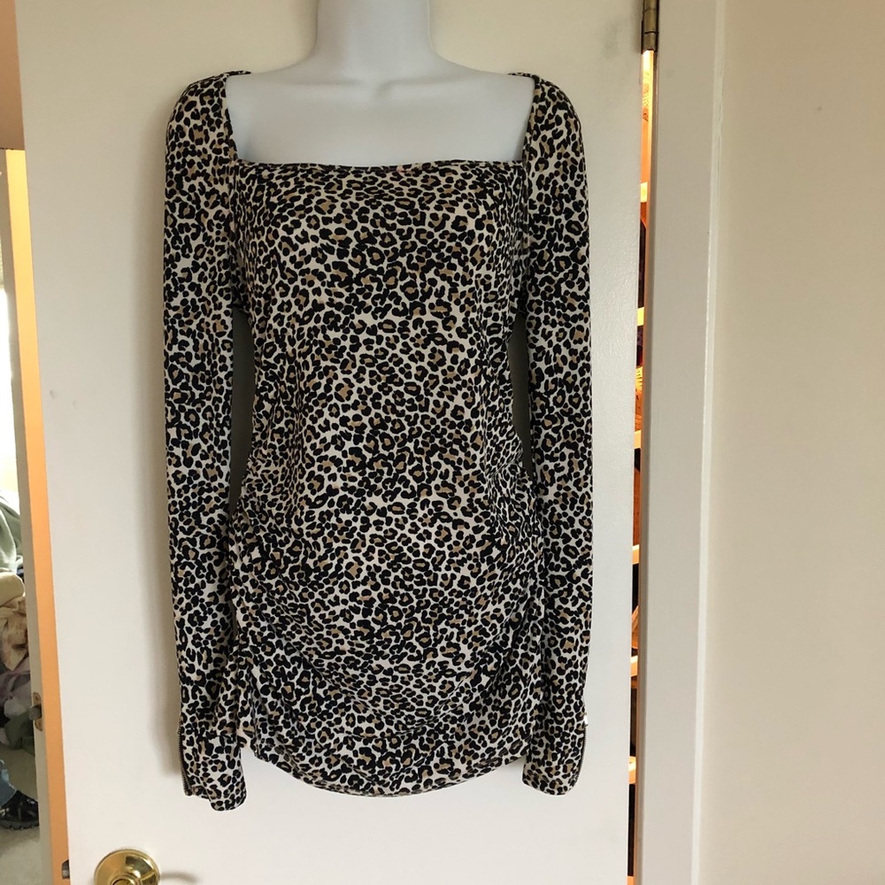 💥NEW Cheetah print blouse w/ Gold Zip Sleeve